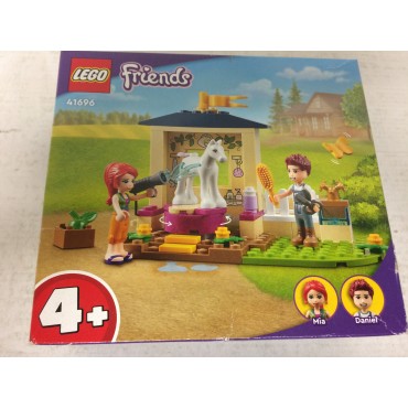 LEGO FRIENDS 41696 damaged box PONY WASHING STABLE