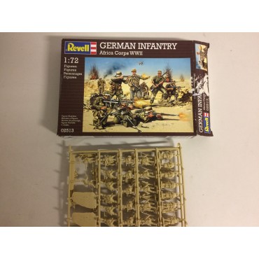 plastic figures scale 1 : 72 IREVELL 02513 GERMAN INFANTRY AFRICA CORPS WWII  new in open box