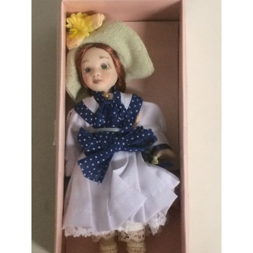 DOLL'S HOUSE COLLECTION 05 5" DOLL WITH WHITE AND BLUE DRESS