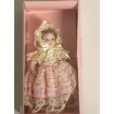 DOLL'S HOUSE COLLECTION 04 5" DOLL WITH LIGHT PINK DRESS